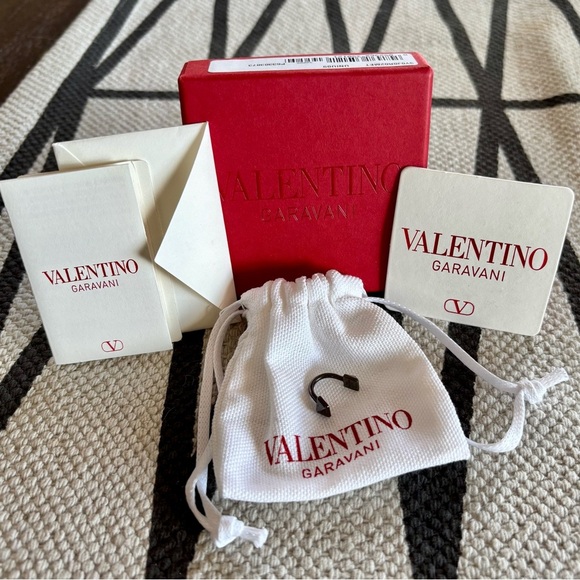 VALENTINO Unique Gunmetal Elegant Jewelry Piece - Picture 7 of 16